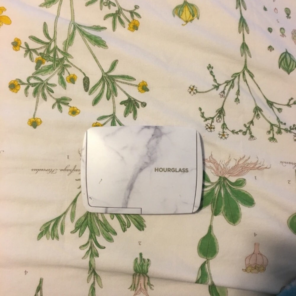 AUTHENTIC Hourglass Limited Edition Palette